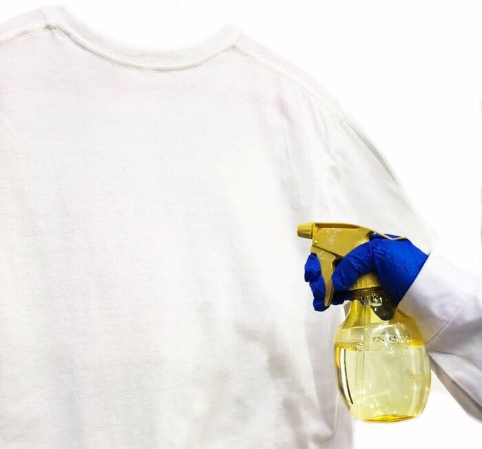 Verso bucati green con sola acqua, grazie a uno spray antimacchia 