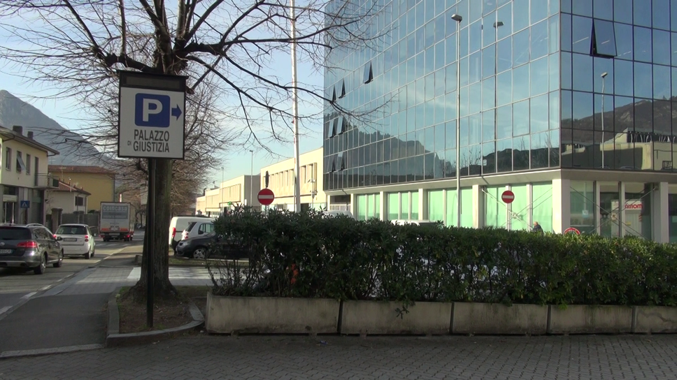 Lierna: 26enne a processo per violenza contro i carabinieri 