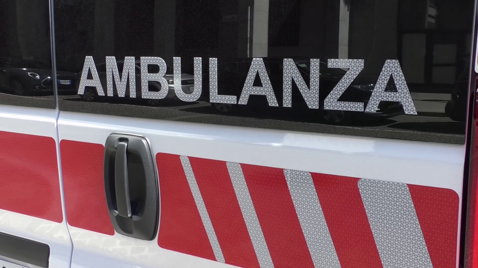 Sondrio, investe un ciclista e fugge: caccia al motociclista