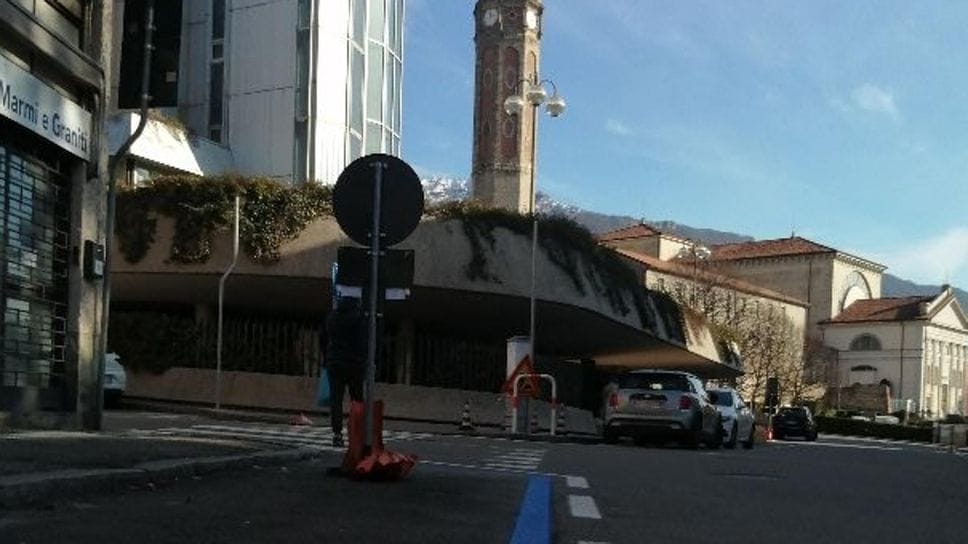 Linee blu anche nelle vie Sirtori e Nava a Lecco. Centro, 230 soste a pagamento in più