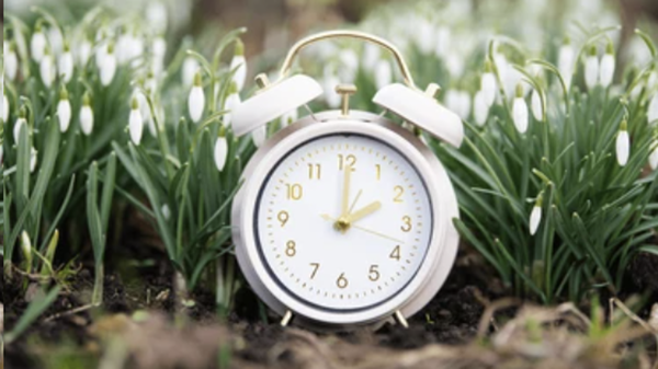 Scatta stanotte l’ora legale: lancette avanti, si dorme un’ora in meno