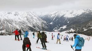 Chiesa: ottantenne cade mentre scia. È grave