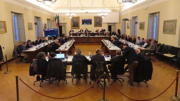 Lecco, l’ultimo Consiglio prima del rush elettorale. Ancora scontro sul Bione