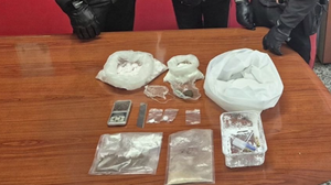 Chiavenna, fermato in centro con la droga: in casa oltre un chilo di stupefacenti