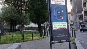 Calolziocorte: il nuovo totem pubblicitario in corso Europa fa discutere