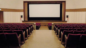 Il cinema Palladium di Lecco da ristrutturare, in vendita le poltroncine