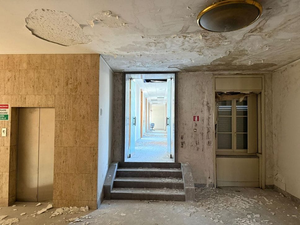 Lecco: partiti i lavori alla ex Deutsche Bank, riaperta dopo 14 anni. Le immagini