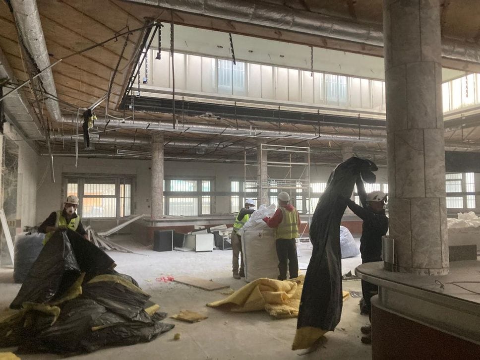 Lecco: partiti i lavori alla ex Deutsche Bank, riaperta dopo 14 anni. Le immagini