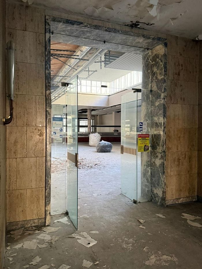Lecco: partiti i lavori alla ex Deutsche Bank, riaperta dopo 14 anni. Le immagini