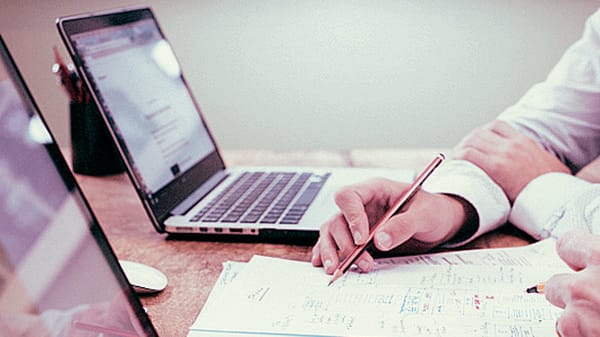 Voleva rubare i clienti alla sua ex società: 49enne casatese a processo