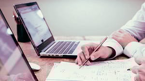 Voleva rubare i clienti alla sua ex società: 49enne casatese a processo