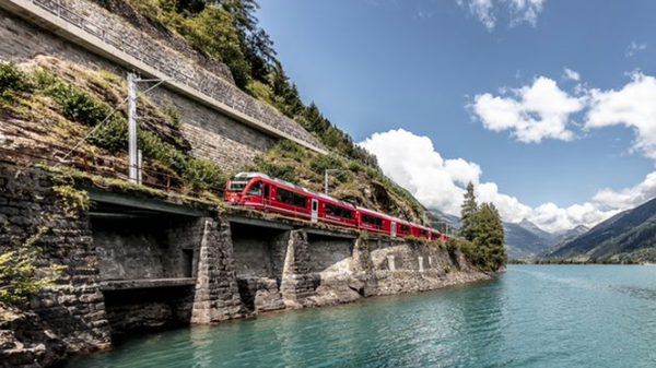 Ferrovie Retiche, utile in forte crescita. La locomotiva è Tirano