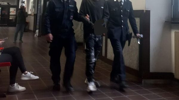 Sondrio: convalidato l’arresto del 30enne che sabato ha colpito un connazionale con la mannaia