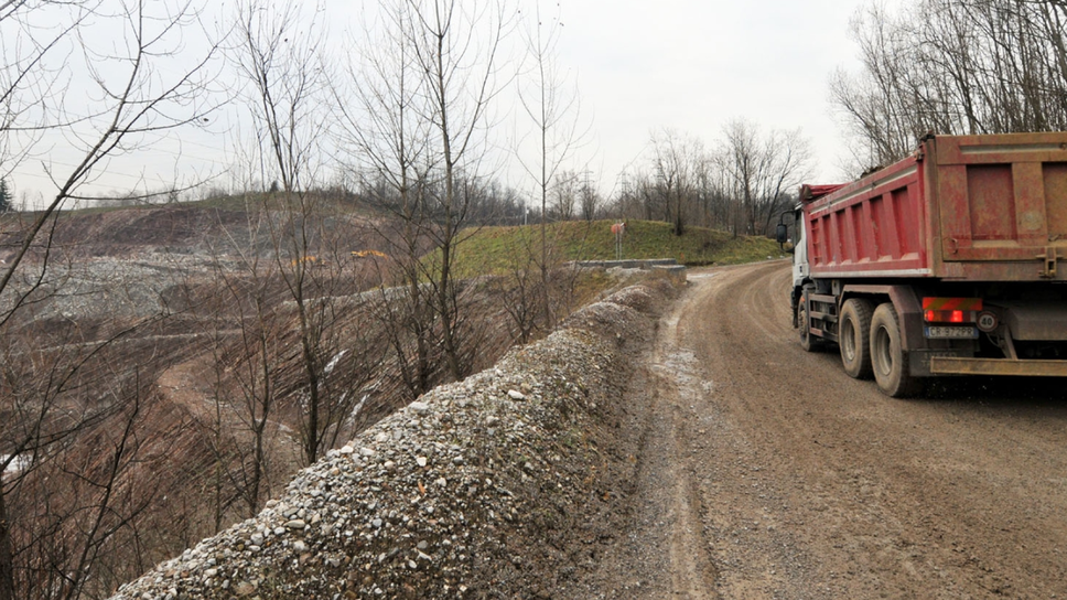 Cassago, recupero e sicurezza dell’ ex cementeria: «Serve un nuovo piano ambientale»