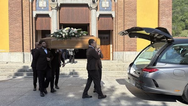 Castello Brianza, folla per l’ultimo saluto a Luigina De Capitani