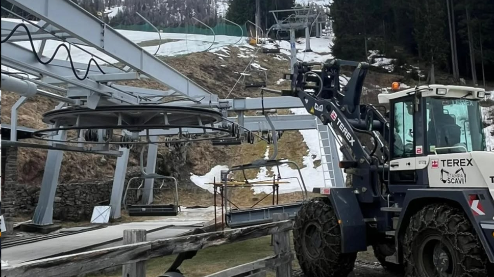 Aprica, via la vecchia seggiovia: al Palabione inizia la sostituzione