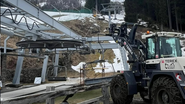 Aprica, via la vecchia seggiovia: al Palabione inizia la sostituzione