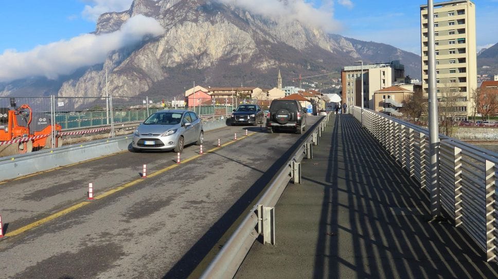 Ponte Kennedy, lavori al termine. Ma per ora le corsie restano due