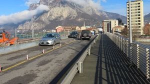 Ponte Kennedy, lavori al termine. Ma per ora le corsie restano due
