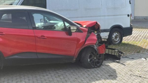 Auto rubata e distrutta a Morbegno, è caccia ai ladri