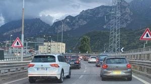 Camion contromano sulla rampa Lecco-Ballabio della SS 36: scontro frontale