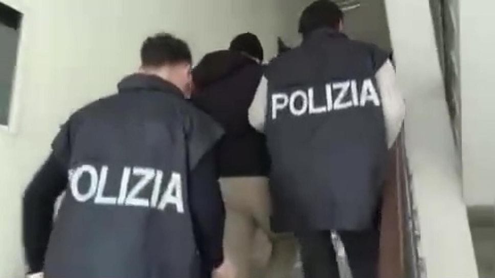 Pedopornografia online, operazione della Polizia: coinvolto anche un lecchese