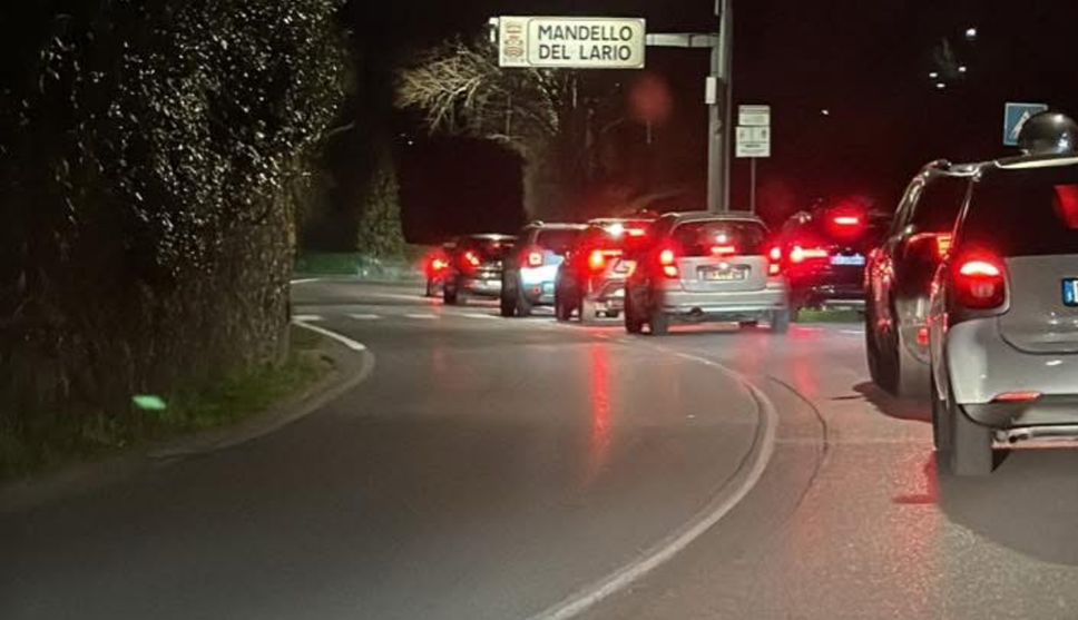 Caos viabilità sul lago: SS36 chiusa e semaforo sulla 72, due ore per pochi chilometri