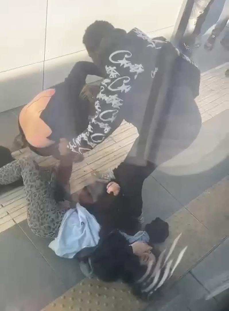 Lite in stazione a Oggiono degenera: donna accoltellata alla schiena