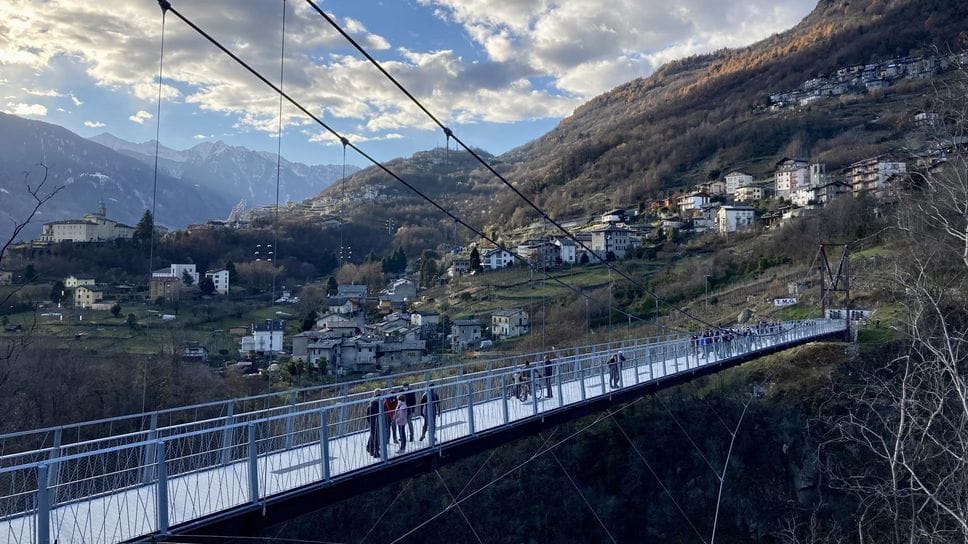 Sondrio, la passerella sulle Cassandre piace: quasi 95mila passaggi