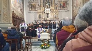 Caspoggio in lutto: folla commossa ai funerali del sindaco Arif Negrini