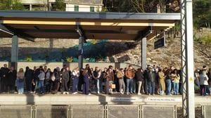 Varenna al collasso: traffico, spiagge affollate e residenti esasperati