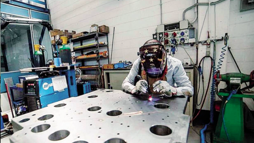 Lecco, cinquemila occupati in meno. Male l’industria, bene i servizi