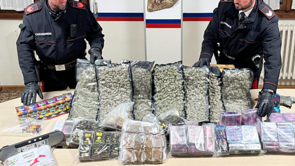 Spaccio, arrestato 22enne a Grosio. A casa aveva oltre 30 kg di hashish