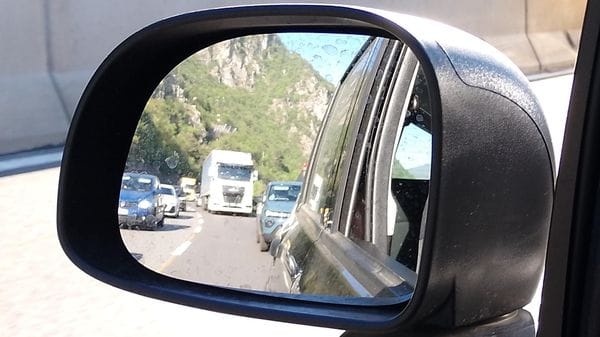 Abbadia, lavori per la ciclabile: code sulla provinciale verso Lecco