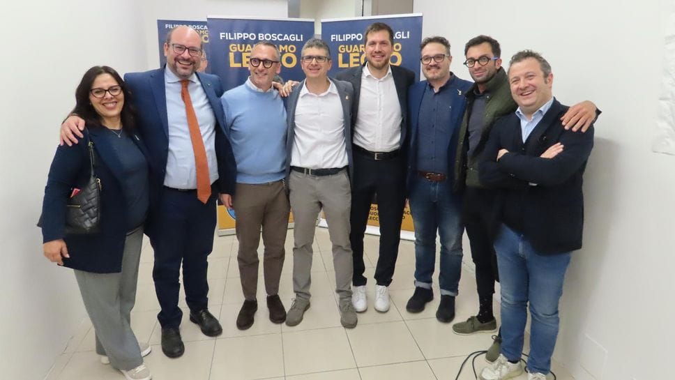 Boscagli inaugura la sede elettorale: «Riaprirò il ponte vecchio»