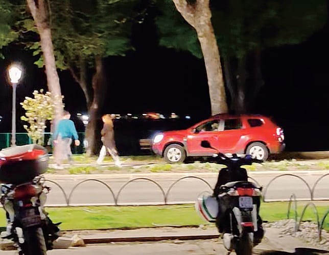 Lecco, auto sulla ciclopedonale del lungolago: chiarito il mistero, ma resta il nodo della logistica