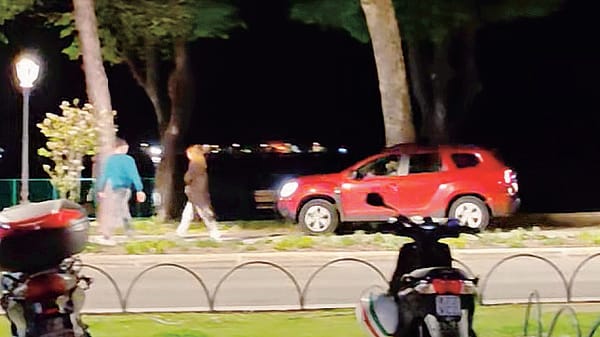 Lecco, auto sulla ciclopedonale del lungolago: chiarito il mistero, ma resta il nodo della logistica