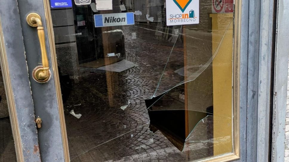 Morbegno sotto attacco: furti e vandalismi nel centro