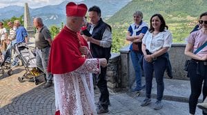 Imbersago, Bagnasco alla Madonna del Bosco: «Nel silenzio abita la presenza di Dio»