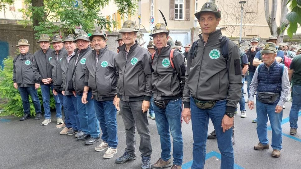 Penne Nere, mille alpini lecchesi presenti al corteo di Genova