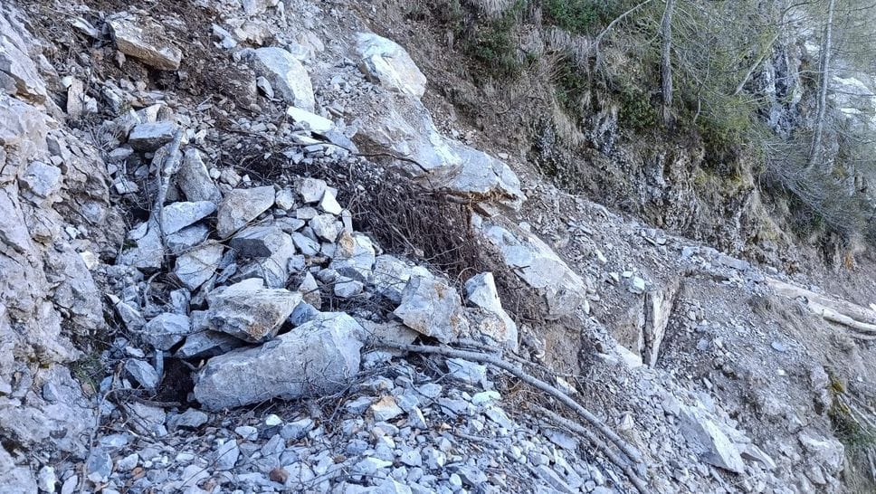 Esino Lario, alpeggio isolato da una frana