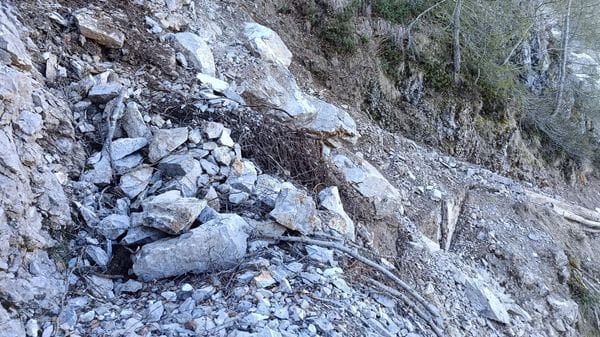 Esino Lario, alpeggio isolato da una frana