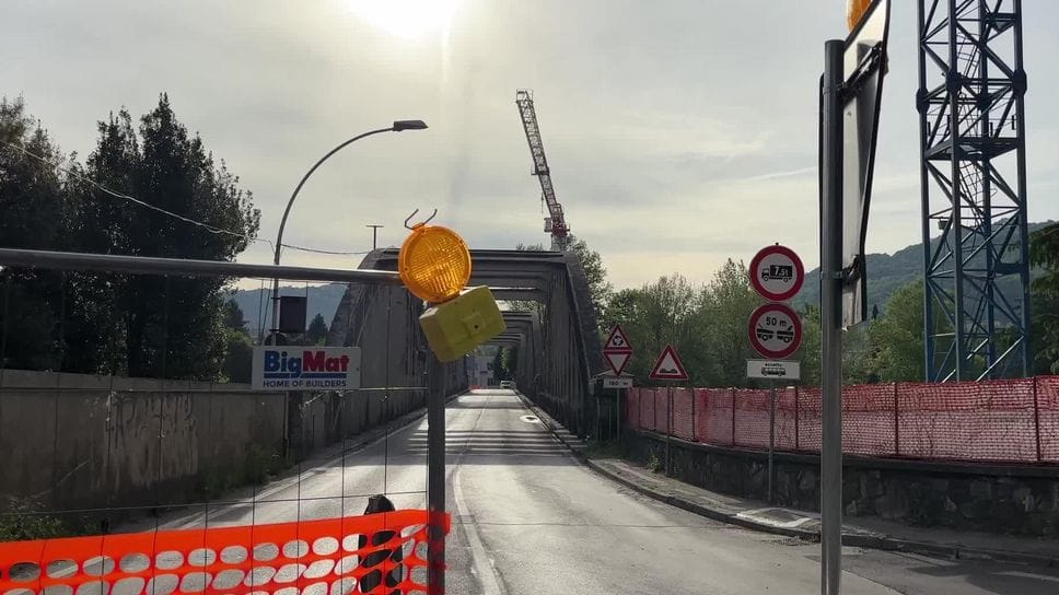 Ponte di Brivio chiuso, viabilità al collasso. I sindaci: «Disastro annunciato». Pronte nuove misure