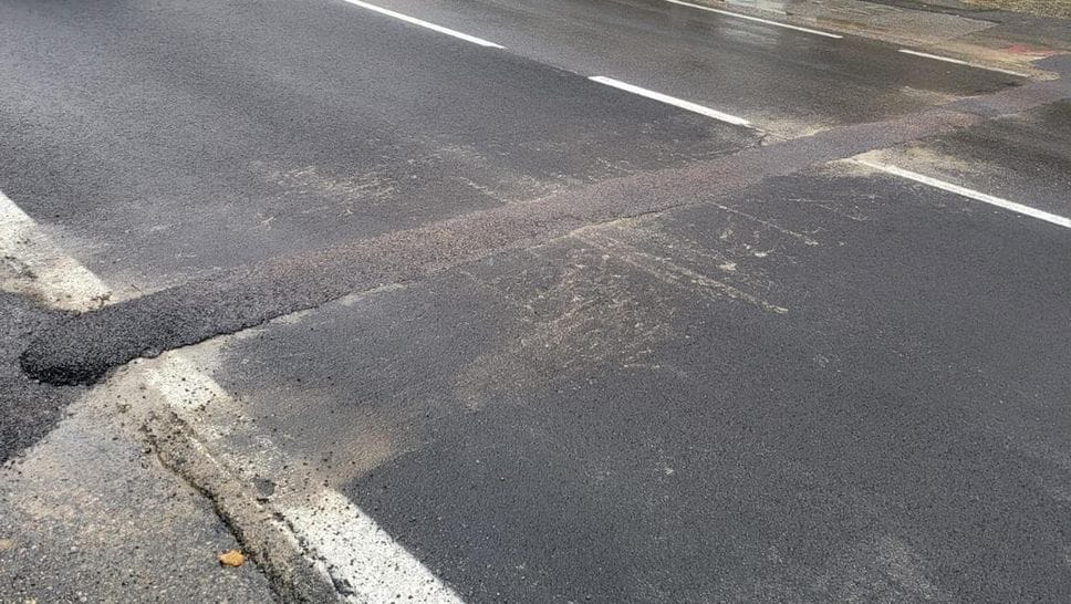 Danni per gli scavi della fibra, il sindaco di Pescate: «Faremo pagare tutto»