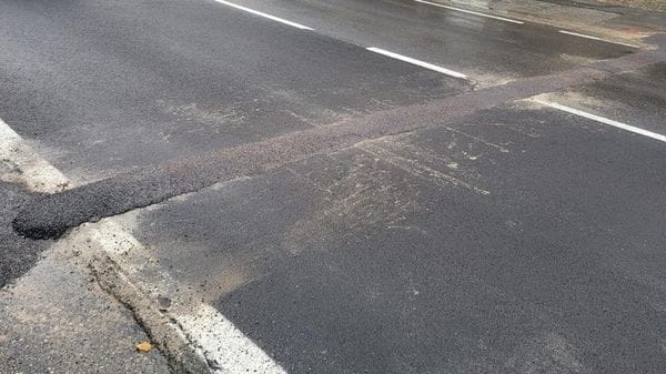 Danni per gli scavi della fibra, il sindaco di Pescate: «Faremo pagare tutto»