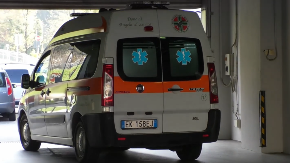 Lecco, bimbo di 10 anni investito in via Petrarca: all’ospedale in codice giallo