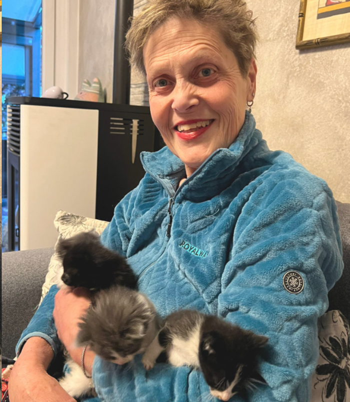 Titti Marveggio, la “mamma” dei gattini: arriva il diploma da balia felina