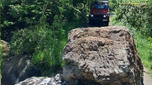 Erve: masso cade sulla strada per le pozze, intervengono i vigili del fuoco