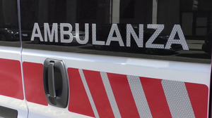Parlasco, scontro tra un ciclista e un’auto in galleria