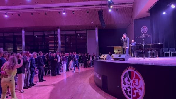 Sal Da Vinci a Campione: “Amore e tradizioni, questo il mio linguaggio”